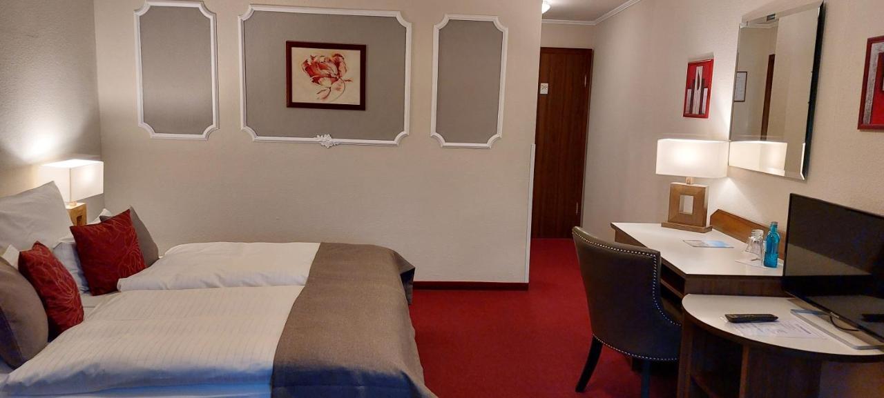 Hotel Weisse Taube Döbeln Esterno foto