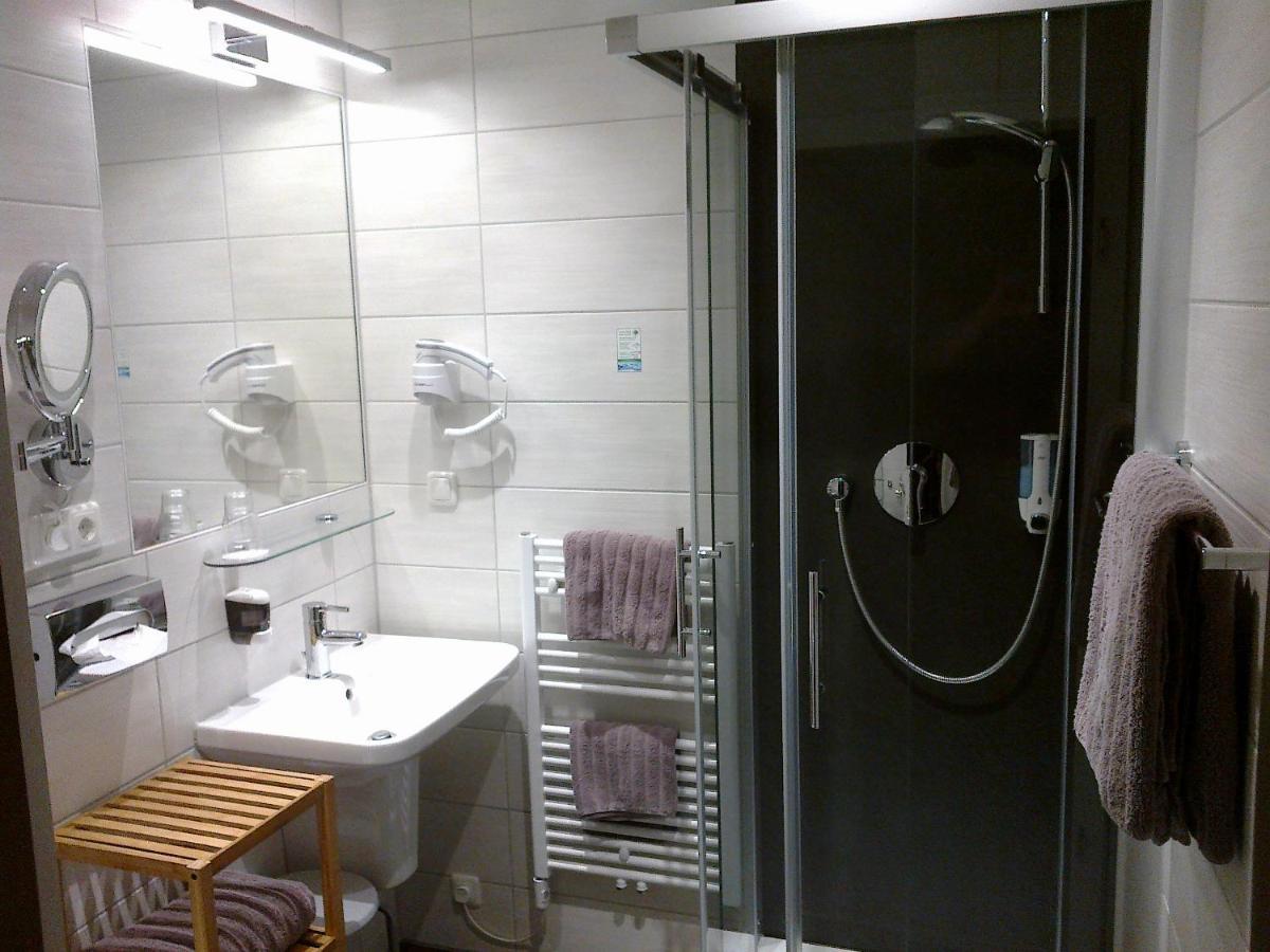 Hotel Weisse Taube Döbeln Esterno foto