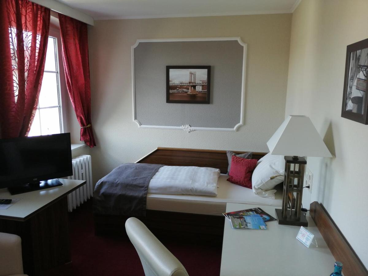 Hotel Weisse Taube Döbeln Esterno foto