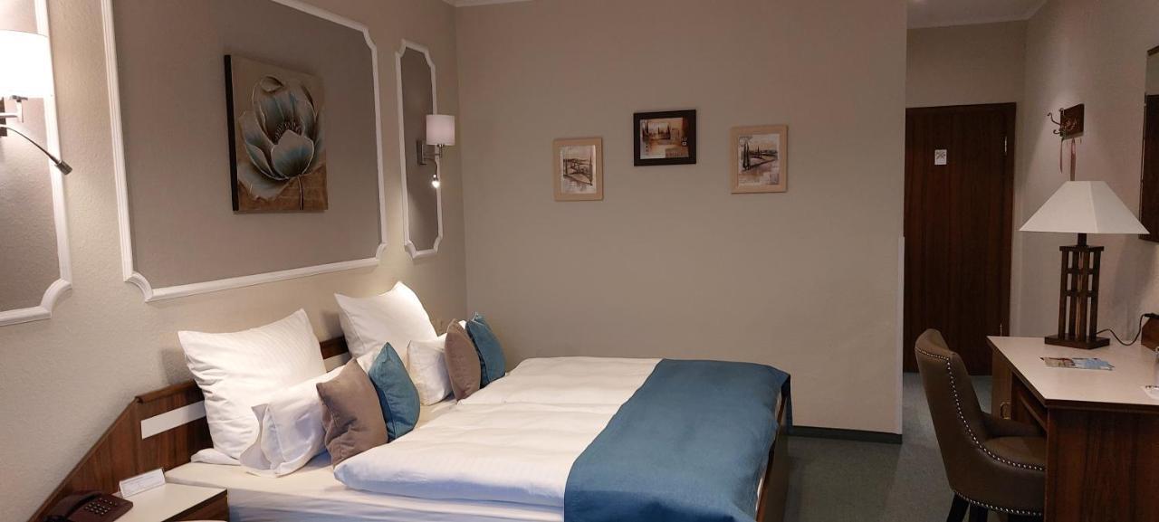 Hotel Weisse Taube Döbeln Esterno foto