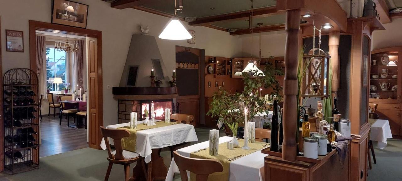Hotel Weisse Taube Döbeln Esterno foto